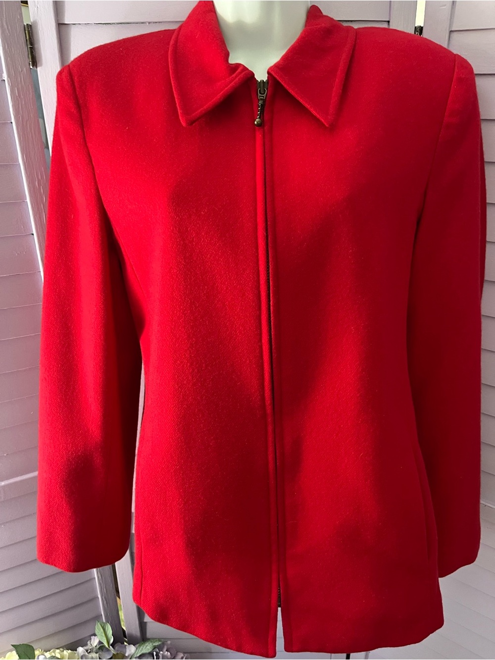 Sag Harbor 100% wool Classic Red Women's Zip-Front blazer/jacket.28” l, 19” ptp